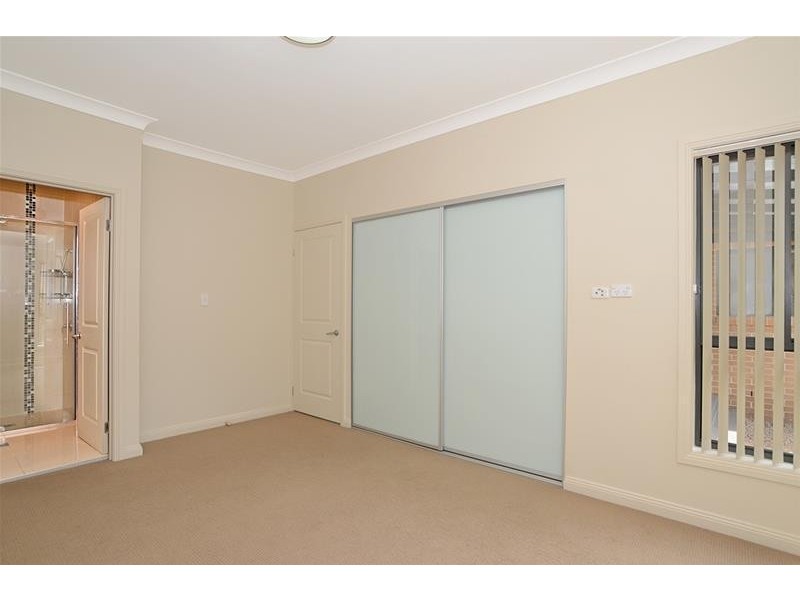 2/9 Waratah Avenue, Woy Woy NSW 2256