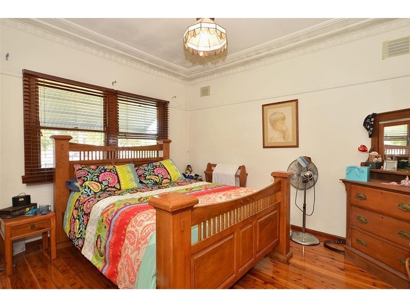 27 Picnic Parade, Ettalong Beach NSW 2257