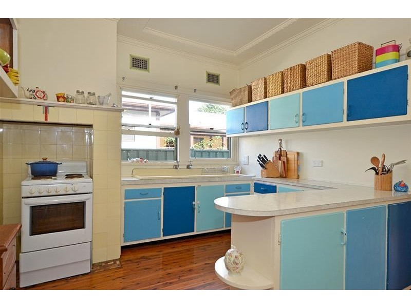 27 Picnic Parade, Ettalong Beach NSW 2257