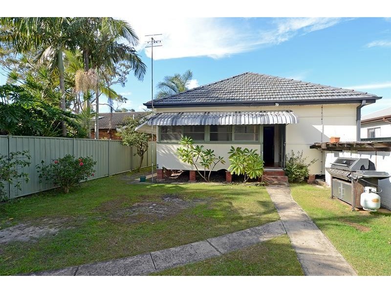 27 Picnic Parade, Ettalong Beach NSW 2257