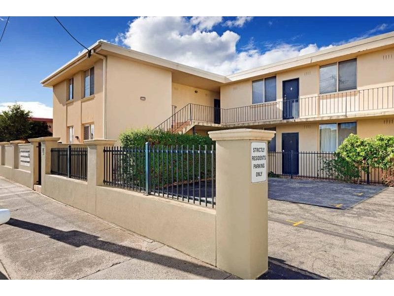 2/82 Raleigh Road, Maribyrnong VIC 3032