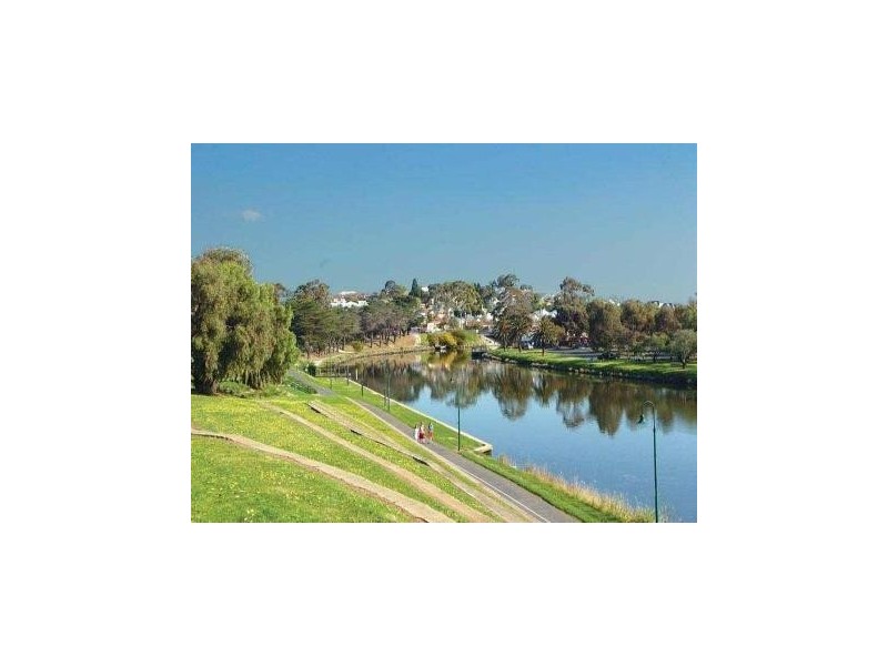 2/82 Raleigh Road, Maribyrnong VIC 3032