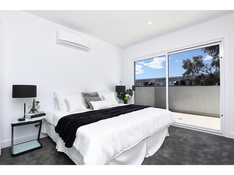 2/13 Hotham Road, Niddrie VIC 3042