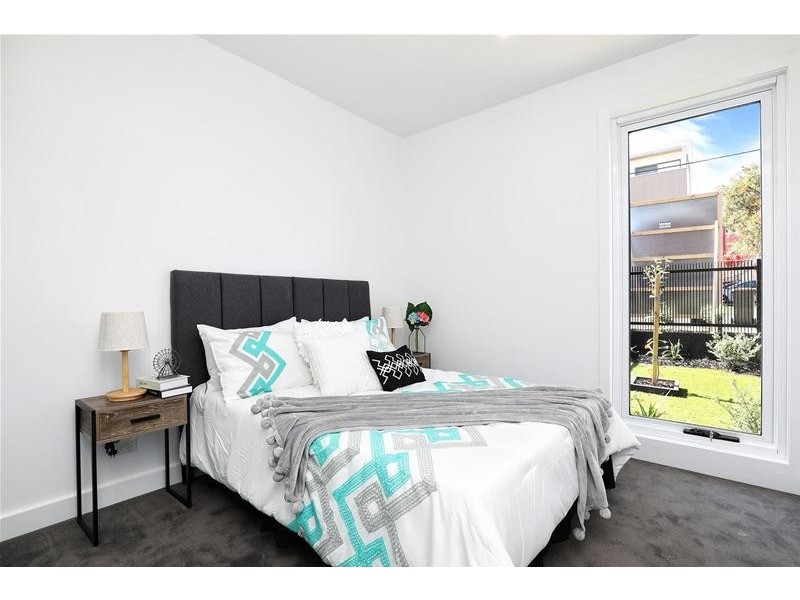 2/13 Hotham Road, Niddrie VIC 3042