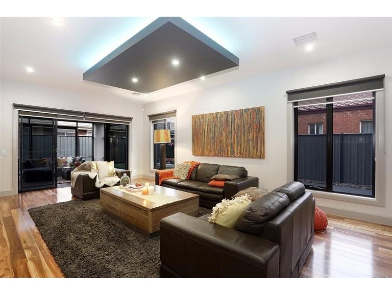 8 Sinclair Green, Derrimut VIC 3030