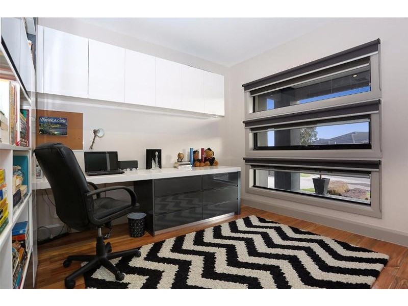 8 Sinclair Green, Derrimut VIC 3030