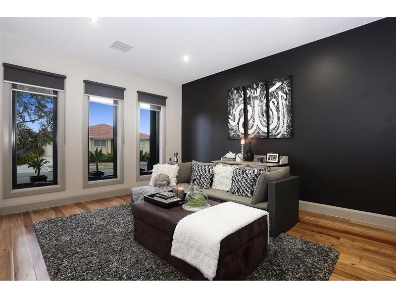 8 Sinclair Green, Derrimut VIC 3030