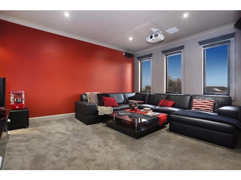 8 Sinclair Green, Derrimut VIC 3030