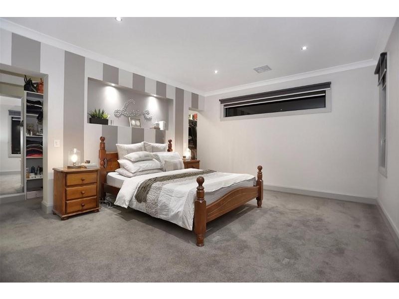 8 Sinclair Green, Derrimut VIC 3030