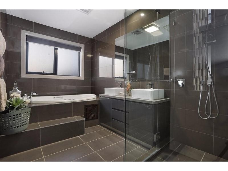 8 Sinclair Green, Derrimut VIC 3030