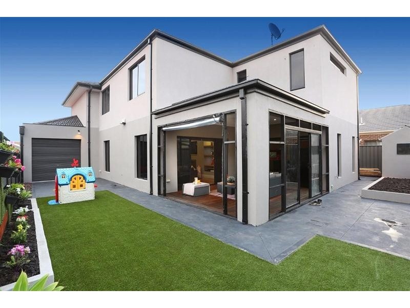 8 Sinclair Green, Derrimut VIC 3030