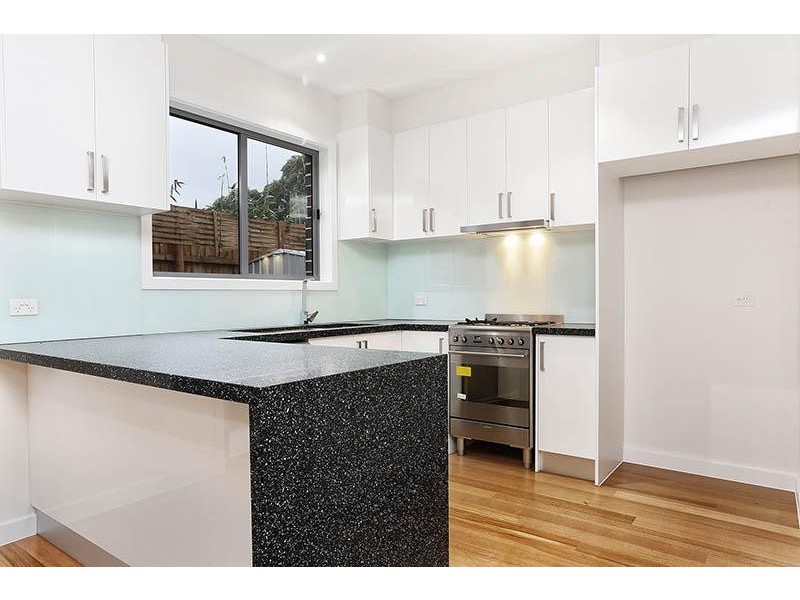 2/7 Stapley Crescent, Altona North VIC 3025