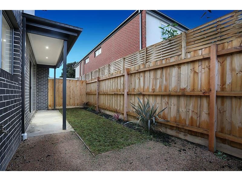 2/7 Stapley Crescent, Altona North VIC 3025