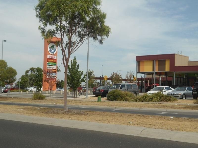 37 Pinewood Crescent, Cairnlea VIC 3023