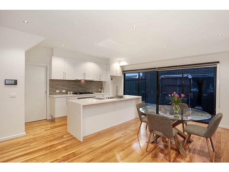 1/11 Almond Avenue, Brooklyn VIC 3012