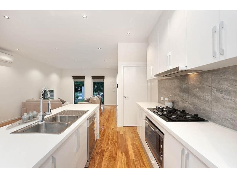 1/11 Almond Avenue, Brooklyn VIC 3012