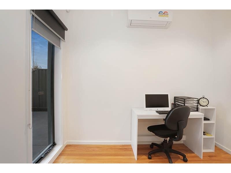 1/11 Almond Avenue, Brooklyn VIC 3012