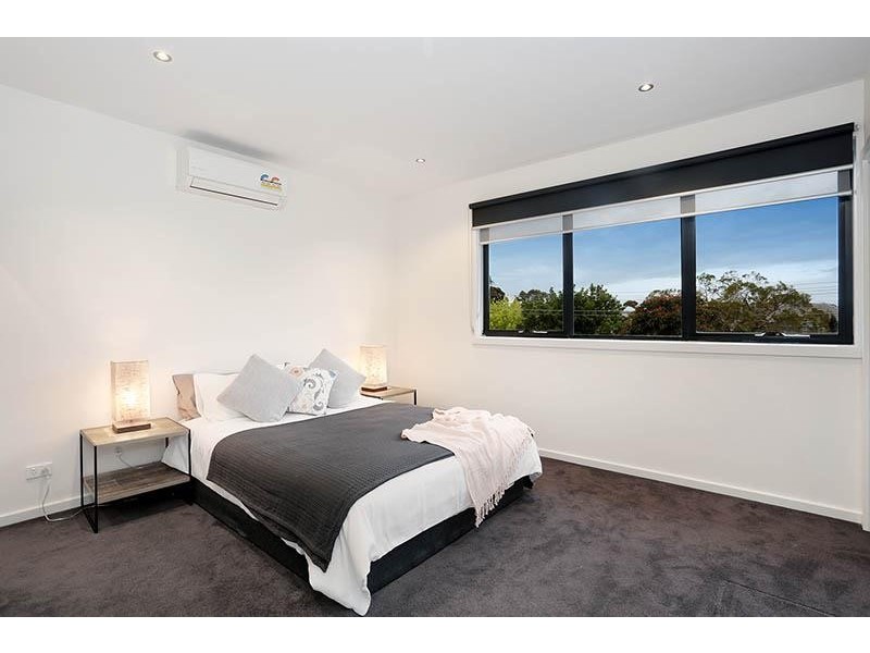 1/11 Almond Avenue, Brooklyn VIC 3012