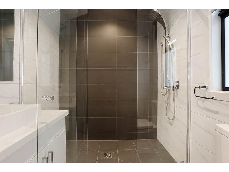 1/11 Almond Avenue, Brooklyn VIC 3012