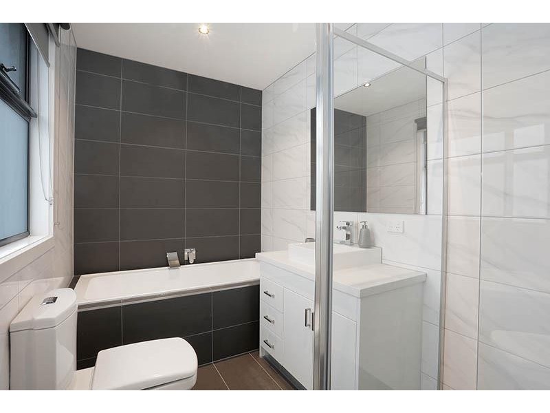 1/11 Almond Avenue, Brooklyn VIC 3012