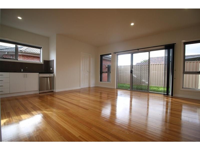 2/83 Langton Street, Glenroy VIC 3046