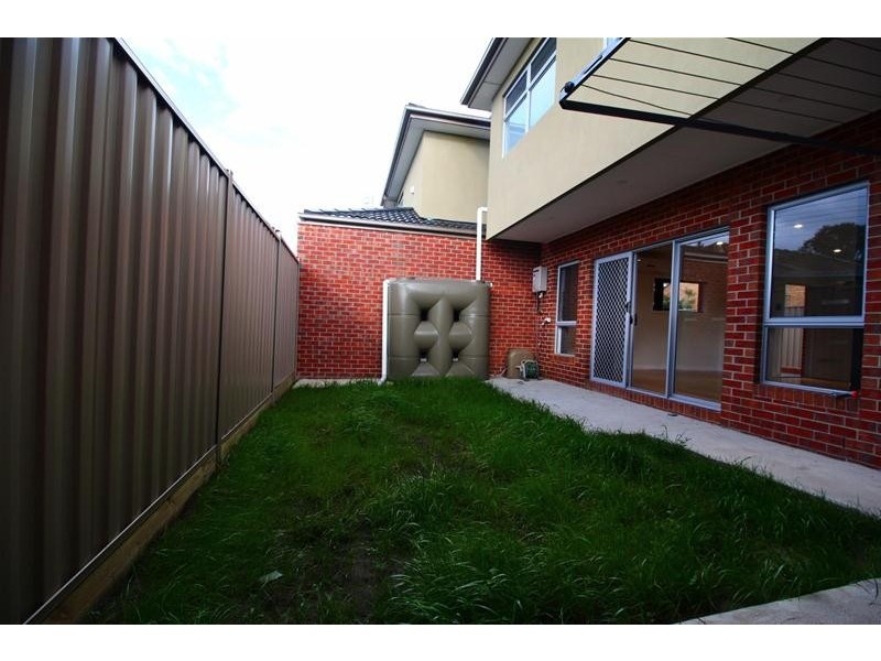 2/83 Langton Street, Glenroy VIC 3046