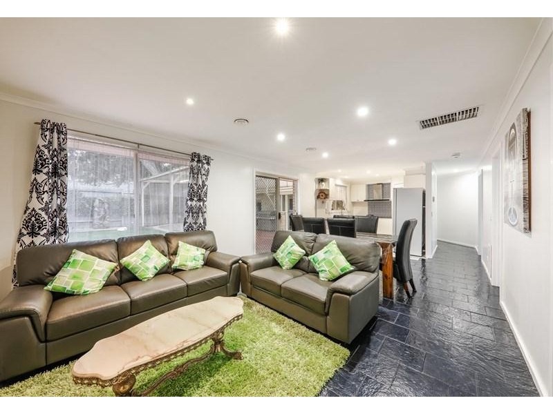 9 Cashmore Place, Roxburgh Park VIC 3064