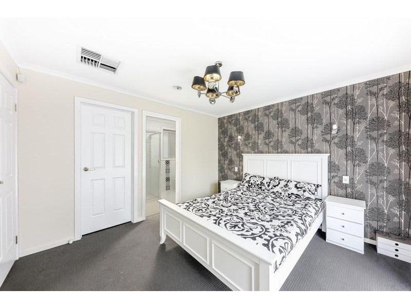 9 Cashmore Place, Roxburgh Park VIC 3064