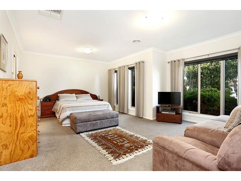 22 Hemlock Crescent, Point Cook VIC 3030