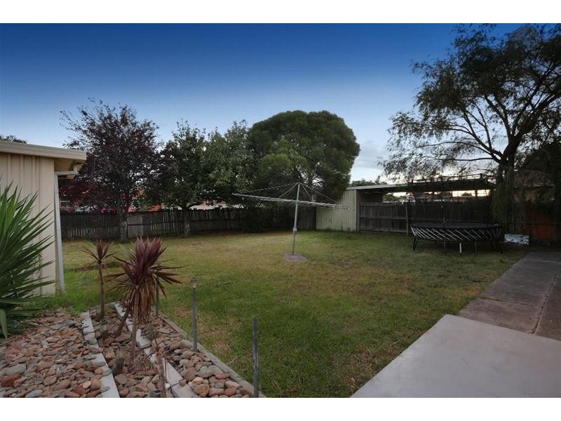 17 Dalton Street, Sunshine West VIC 3020