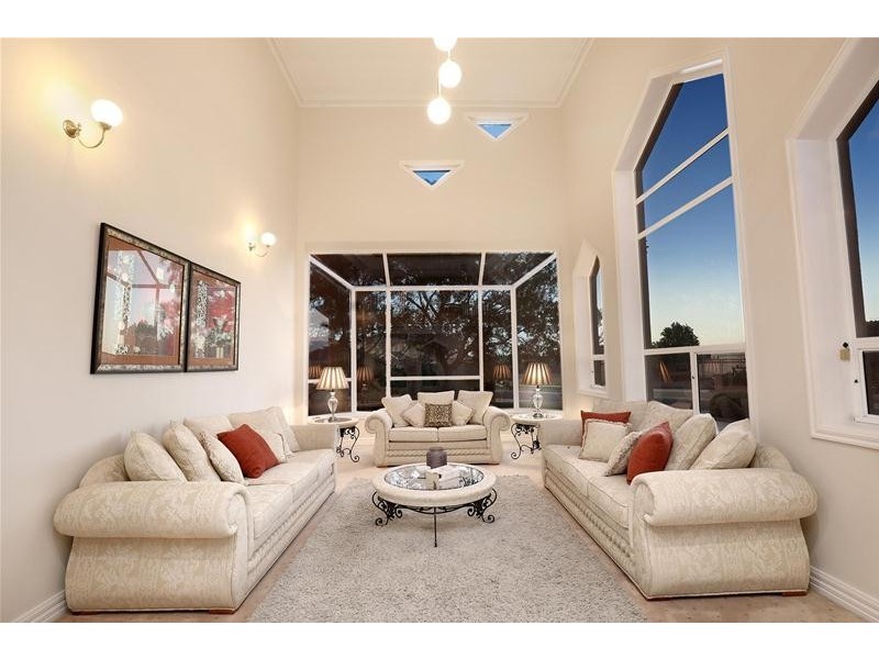 9 Elegan Court, Hillside VIC 3037