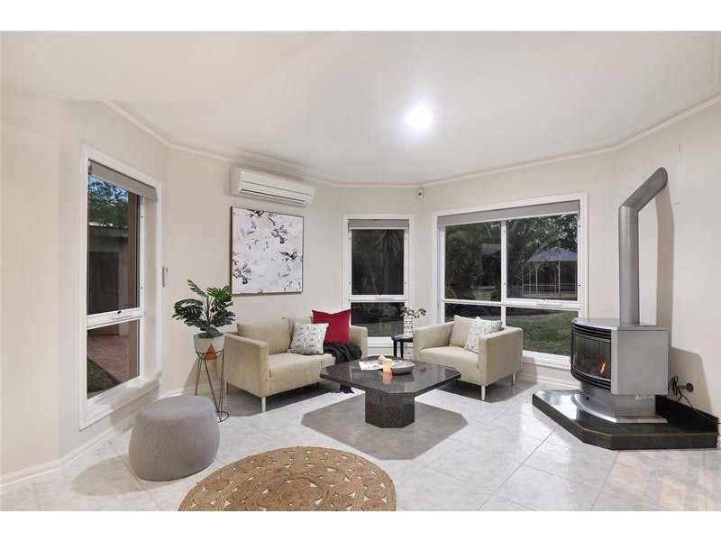 9 Elegan Court, Hillside VIC 3037