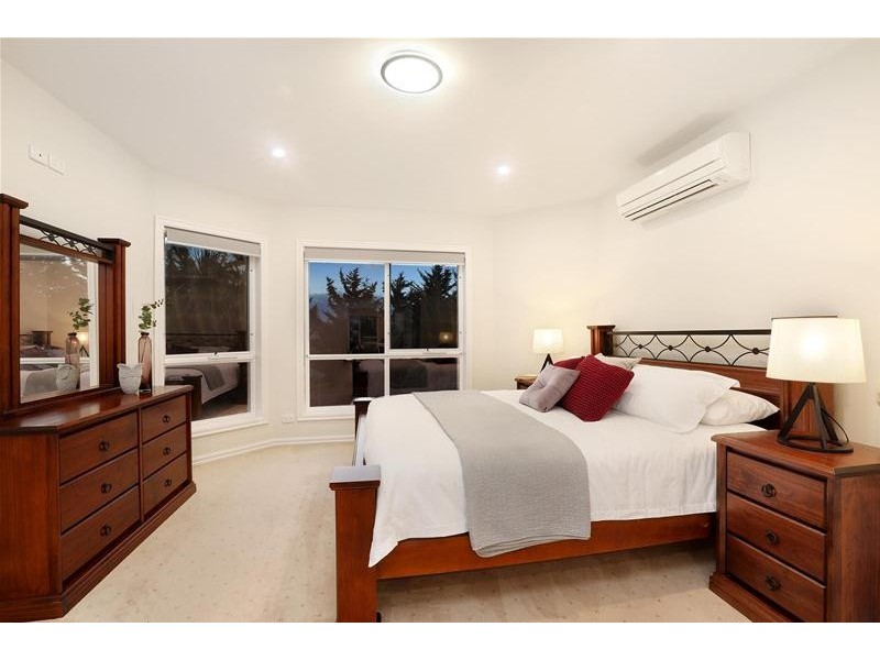 9 Elegan Court, Hillside VIC 3037