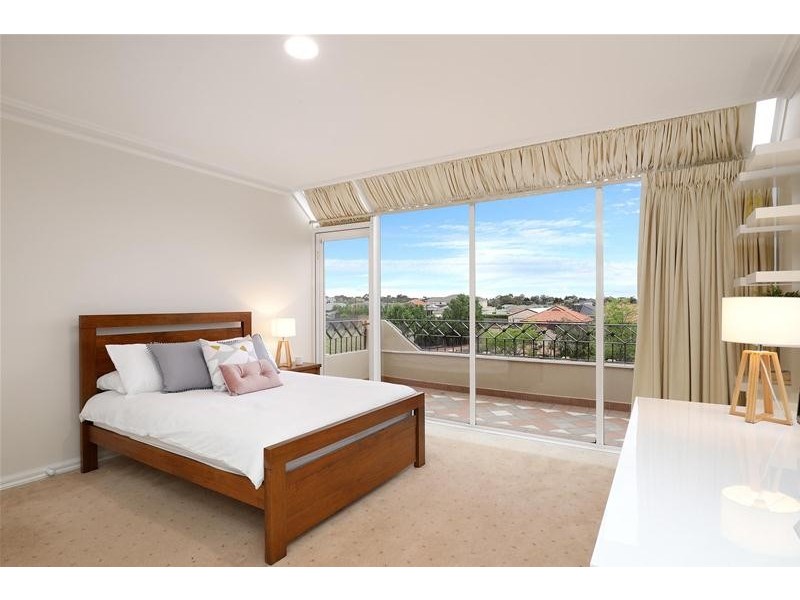9 Elegan Court, Hillside VIC 3037