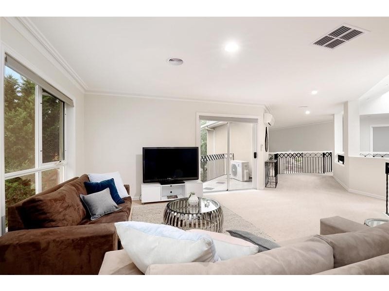 9 Elegan Court, Hillside VIC 3037