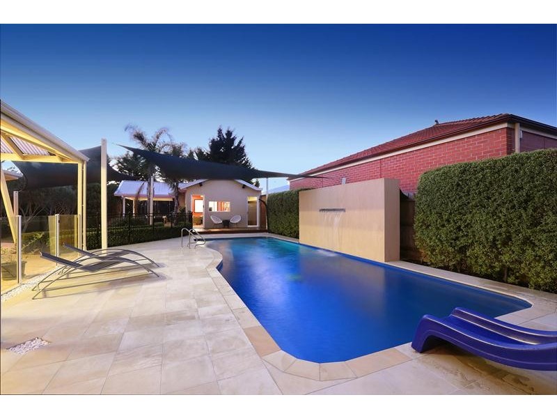 9 Elegan Court, Hillside VIC 3037