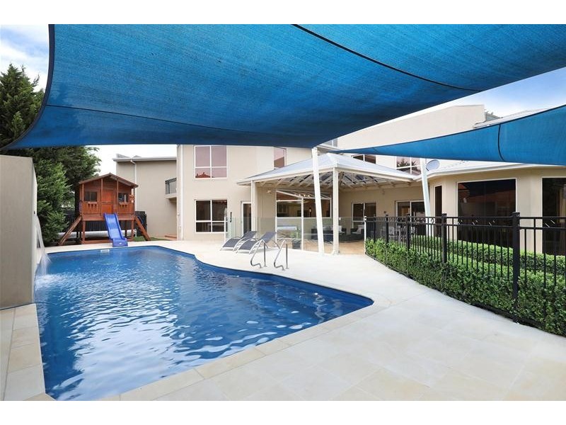 9 Elegan Court, Hillside VIC 3037