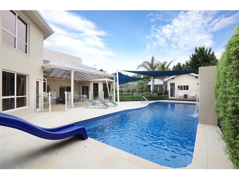 9 Elegan Court, Hillside VIC 3037