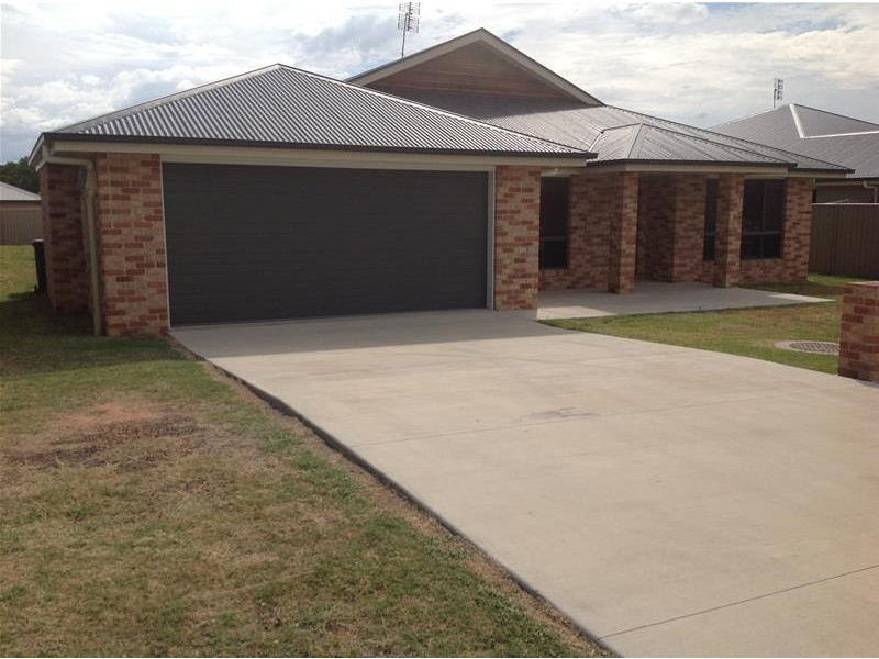 27 Bishop Drive, Miles QLD 4415