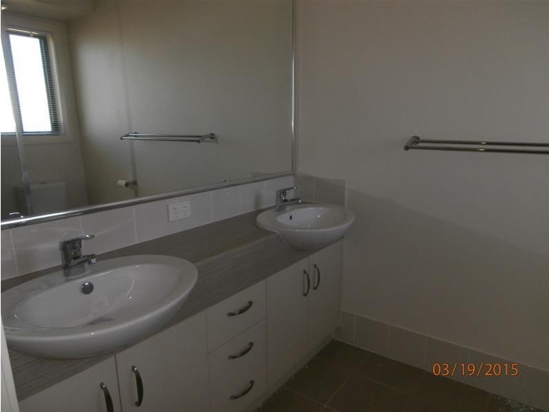 27 Bishop Drive, Miles QLD 4415