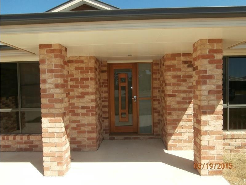 27 Bishop Drive, Miles QLD 4415