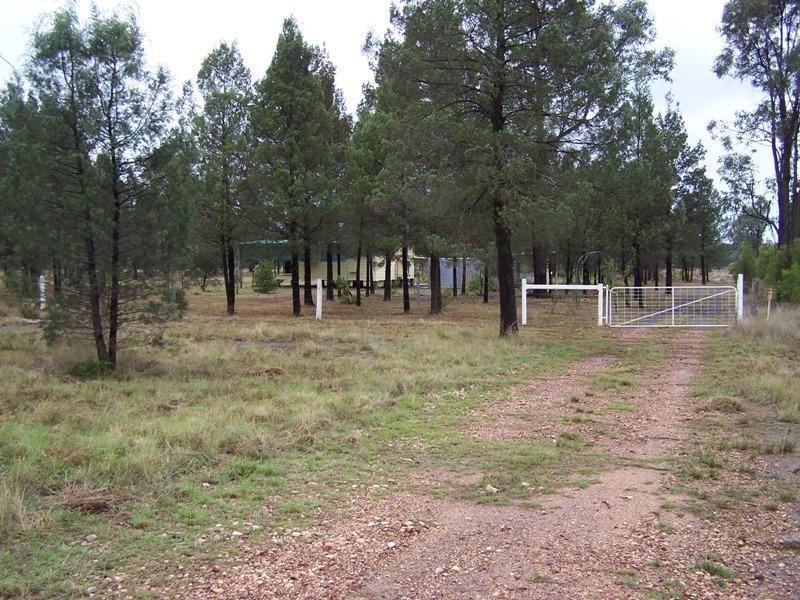 877 MALES Drive, Tara QLD 4421