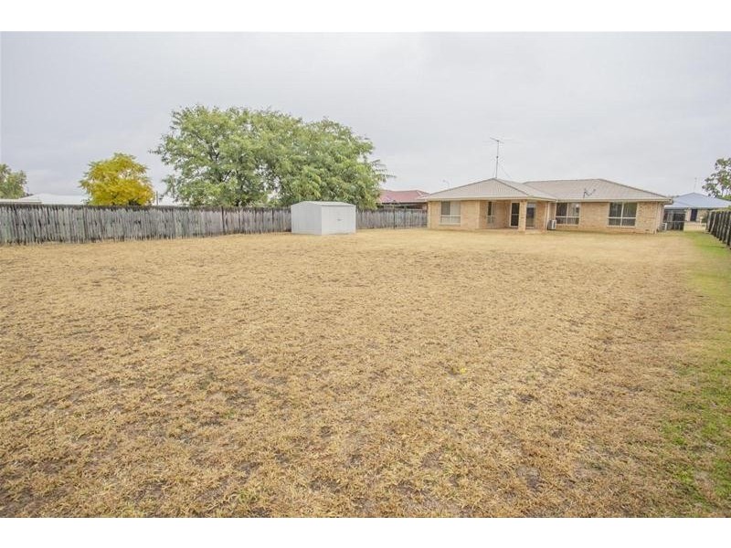 8 Back Avenue, Chinchilla QLD 4413