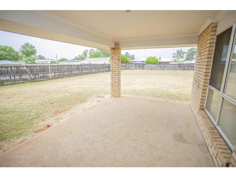 8 Back Avenue, Chinchilla QLD 4413