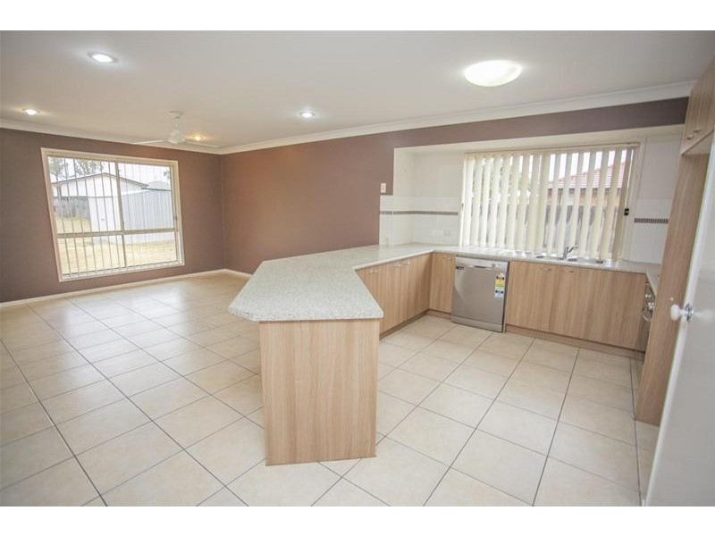 8 Back Avenue, Chinchilla QLD 4413