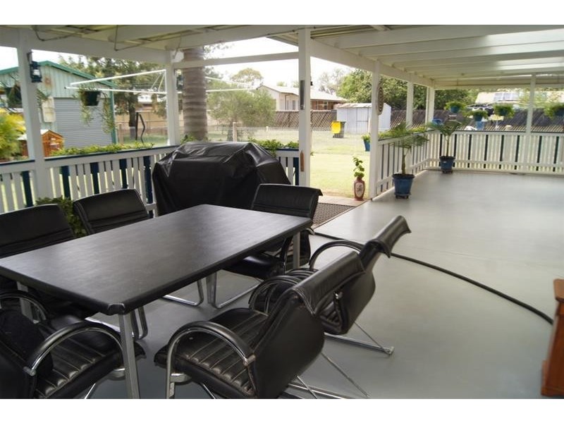 9 Sheriff Street, Chinchilla QLD 4413