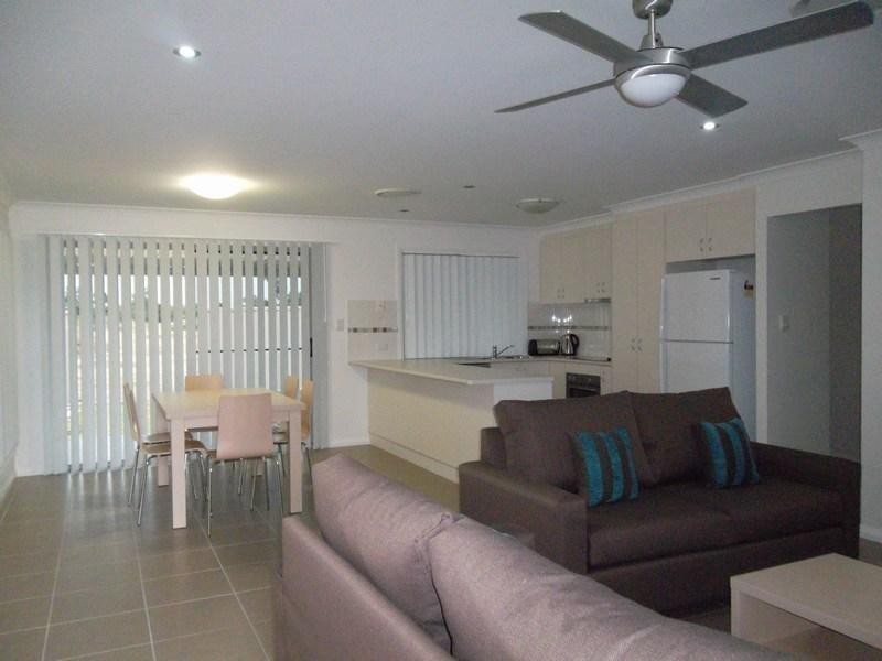 2/24 Lee Street, Miles QLD 4415