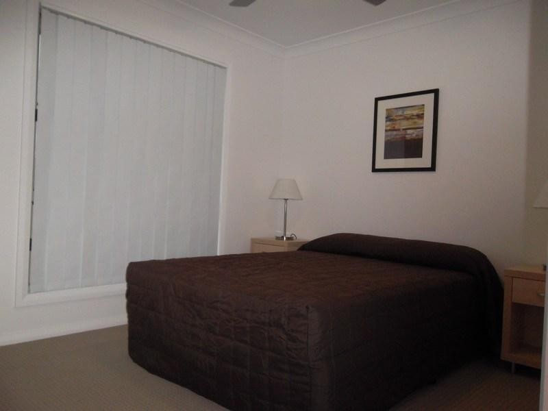 2/24 Lee Street, Miles QLD 4415