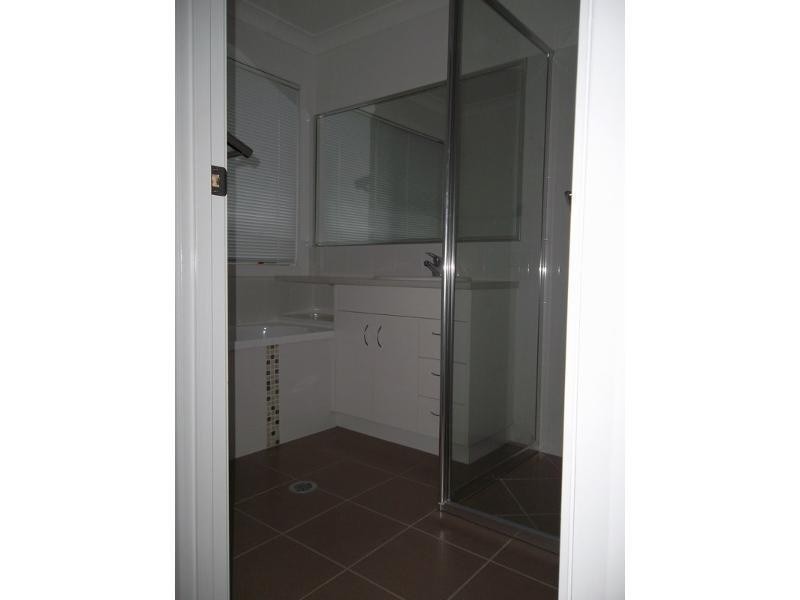 2/24 Lee Street, Miles QLD 4415