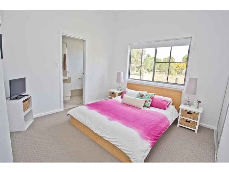 33 Sommerfeld Crescent, Chinchilla QLD 4413